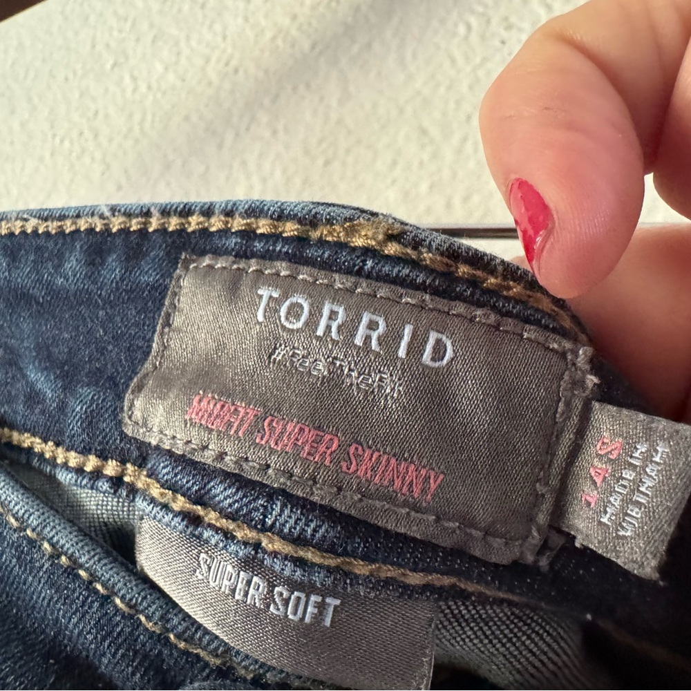 Torrid High Rise Super Chic Skinny Jeans Dark Wash Plus 14 Short Streetwear - Picture 7 of 16